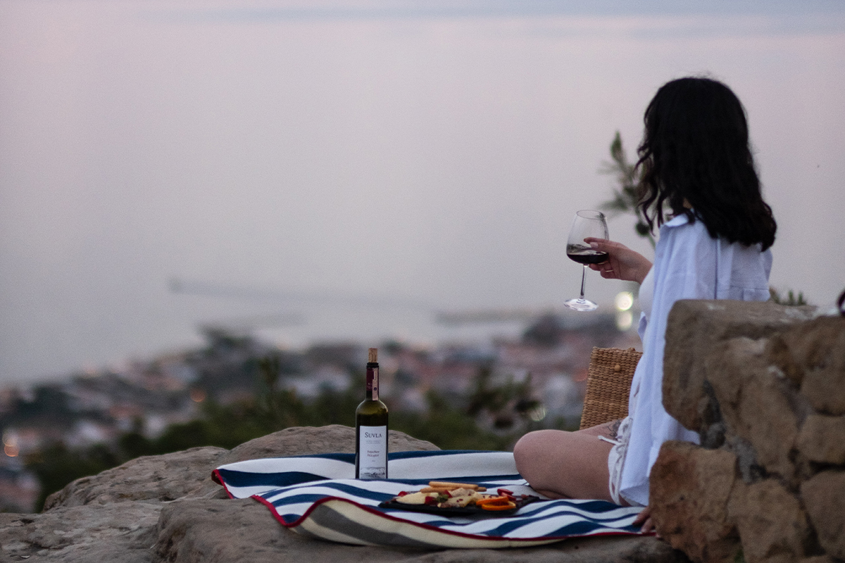 Zeus Altarı'nda Gün Batımı ve Şarap